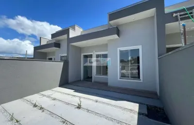 Residência em alvenaria - teto em laje - 2 dormitórios/suíte - quintal.