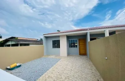 Residência nova no balneário santa terezinha, amplo quintal nos fundos.