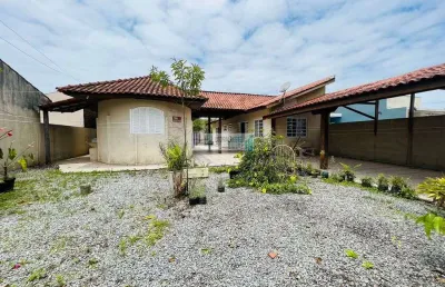Lazer e qualidade de via em um só lugar!!!  residência com quintal em gaivotas.