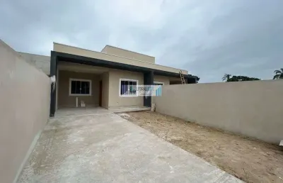 Residência nova com amplo quintal  - 3 dormitórios sendo uma suíte.