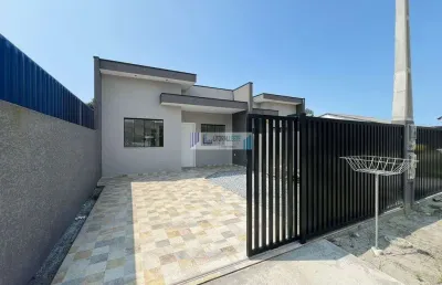 Residência contendo 3 dormitórios sendo uma suíte - com amplo quintal.