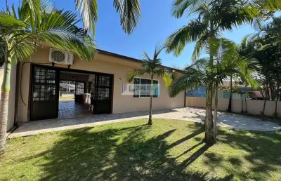 Exclusiva residência a venda no balneário canoas - amplo com duas entradas.