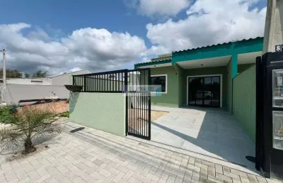 Residência contendo 3 dormitórios sendo uma suíte - com amplo quintal.