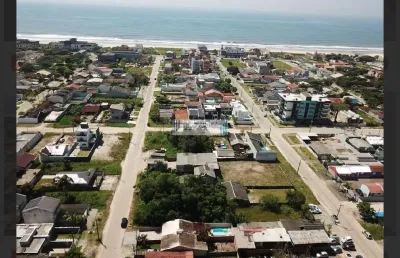 Residência nova, com excelente acabamento - 2 dormitórios- próxima a praia.