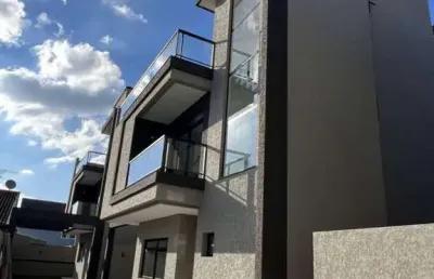 Sobrado com 3 quartos  à venda, 148.06 m2 por r$1070000.00  - hauer - curitiba/pr