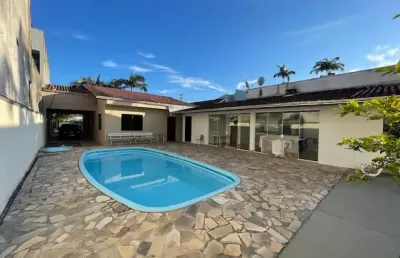 Casa com 4 quartos à venda na Rua Tibagi, 22, Centro, Guaratuba
