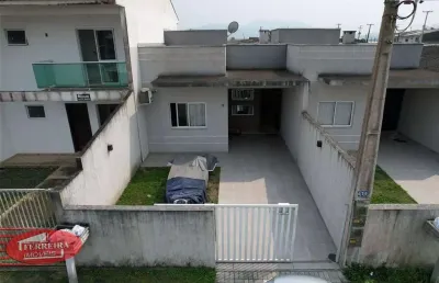 Casa com 3 quartos à venda na Avenida Prefeito Miguel Jamur, 420, Piçarras, Guaratuba