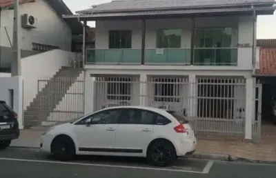 Sobrado à venda no bairro das nações em balneário camboriú