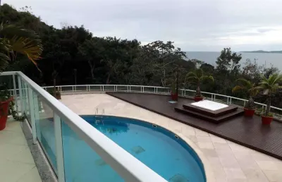 Casa com vista mar na praia do estaleiro em balneário camboriú