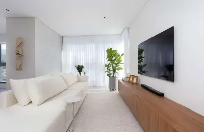 Apartamento decorado com 03 suítes para locação em balneário camboriú