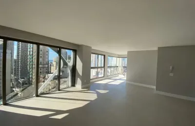 Torre de mallorca - apartamento 03 suítes com 03 garagens em balneário camboriú