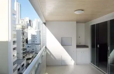 Apartamento com 02 dormitórios próximo à praia em balneário camboriú