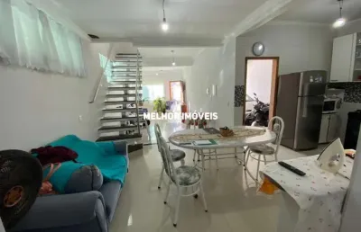 Casa sobrado semi-mobiliada à venda com 03 suítes sendo 01 com sacada localizado no centro de balneário camboriú - sc