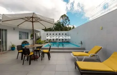 Residencial ariribá - casa alto padrão a venda em condominio fechado com 04 suítes e 03 vagas.