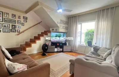 Casa a venda com 260 m² no centro sul de balneário camboriú com 9 quartos, 06 banheiros e 04 vagas na garagem e 02 kitnet no fundo.