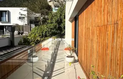 Condomínio bella vista residence club - casa  finamente mobiliada á venda com 4 suítes, 4 vagas de garagem em condomínio fechado na barra em balneário camboriú.