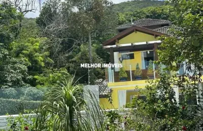 Casa á venda com 3 suítes á venda localizada na praia de taquaras em balneário camboriú.