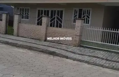 Casa com 06 dormitórios no bairro itacolomi - balneário piçarras - sc