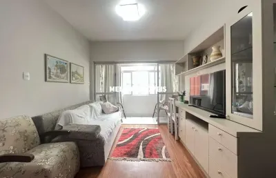 Apartamento a venda na quadra do mar, localizado no centro sul de balneário camboriú.
