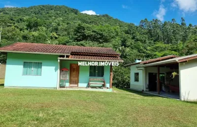 Chácara á venda com 2 casas, piscina, salão de festa localizada em camboriú santa catarina