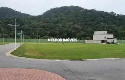 Terreno á venda em condomínio fechado, localizado na praia do estaleiro em balneário camboriú.