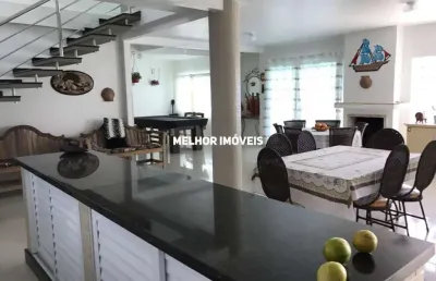 Casa  mobiliada decorada à venda com 06 suítes, piscina localizada na quadra mar no bairro praia do estaleiro em balneário camboriú - sc
