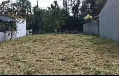 Terreno limpo a apenas 400 metros da praia pronto para construir