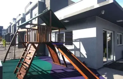 Casa em condomínio à venda em porto alegre - vila nova: 2 quartos, 1 sala, 2 banheiros, 1 vaga de garagem, 59m² de área.