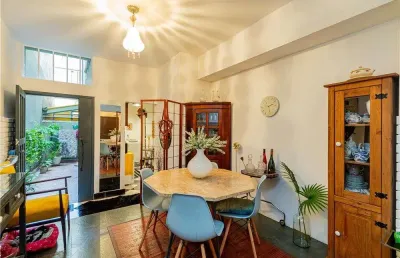 Apartamento à venda no bairro independência em porto alegre-rs: 2 quartos, 1 banheiro, 1 vaga, 110m². imperdível!