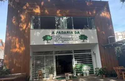 Prédio comercial  à venda em porto alegre-rs, bairro camaquã:, 202,41 m², com estacionamento, ótima localização