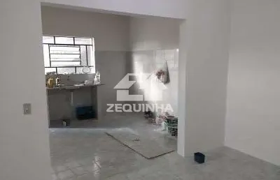Casa com 2 quartos para alugar na Vila Dirce, Carapicuíba 