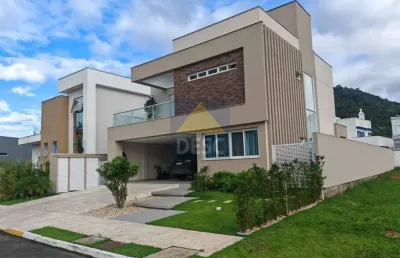 Casa à venda no condomínio caledônia private village em camboriú