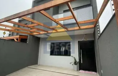 Sobrado à venda com 03 dormitórios no bairro rio pequeno em camboriú