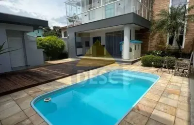 Casa com 3 quartos à venda na Rua Professor Andrônico Pereira, Centro, Camboriú