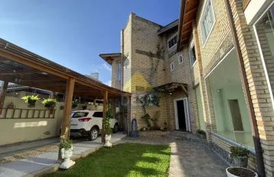 Casa com piscina semi mobiliada à venda no bairro tabuleiro em camboriú