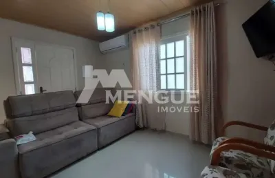 Casa com 3 quartos à venda na acesso vinte e sete, 330, alto petrópolis, porto alegre por r$ 340.000