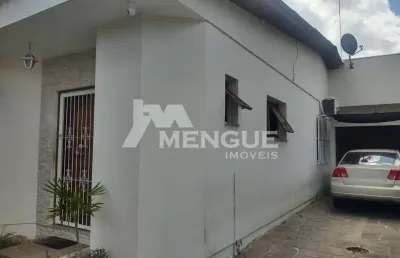 Casa com 2 quartos à venda na travessa chateaubriand, 93, passo das pedras, porto alegre por r$ 390.000