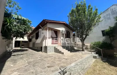 Casa com 3 quartos à venda na rua irmão inocêncio luís, 593, jardim itu sabará, porto alegre por r$ 459.000