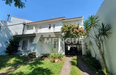 Casa com 3 quartos à venda na rua padre henrique lenz, 44, jardim são pedro, porto alegre por r$ 780.000
