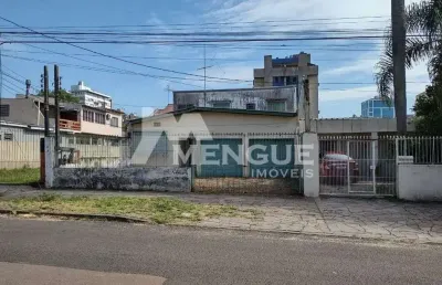Casa com 5 quartos à venda na travessa professor emeterio garcia fernandez, 348, cristo redentor, porto alegre por r$ 690.000