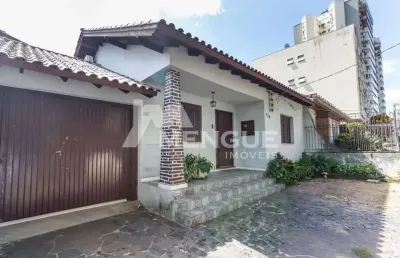Casa com 3 quartos à venda na rua veríssimo rosa, 776, jardim botânico, porto alegre por r$ 740.000