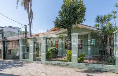 Casa com 3 quartos à venda na avenida benno mentz, 884, vila ipiranga, porto alegre por r$ 1.170.212