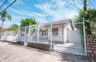 Casa com 3 quartos à venda na rua toroquá, 388, passo da areia, porto alegre por r$ 740.000
