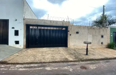 Casa com 3 quartos à venda no centro, jardinópolis  por r$ 270.000