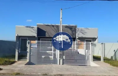 Casa com espaço nos fundos - suíte - garagem coberta