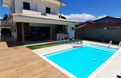 Casa de alto padrão à venda proximo ao shopping e orla de caraguatatuba