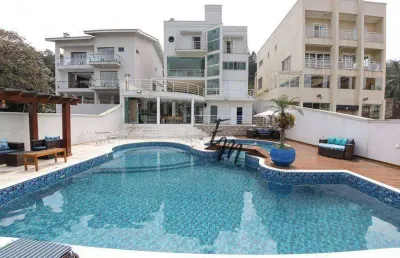 Casa em condominio luxuoso com 04 suítes em arujá no interior  de são paulo