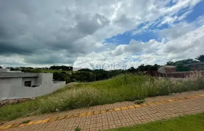 Terreno muito espaçoso para venda no centro de toledo-pr