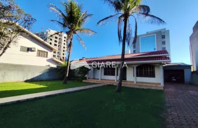 Casa ampla para locação em excelente localização no centro, toledo - pr
