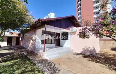 Casa ampla disponível para locação em excelente localização, centro, toledo - pr